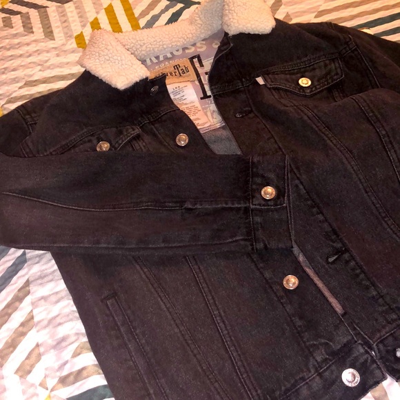 Levis Jacket - Picture 1 of 2